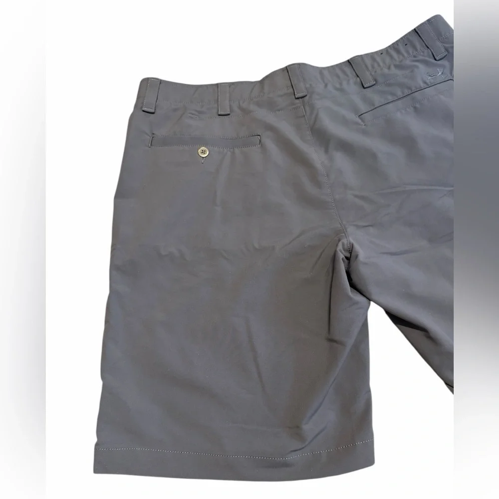 Under Armour HeatGear Gray Loose Athletic  Golf Shorts - Size 40